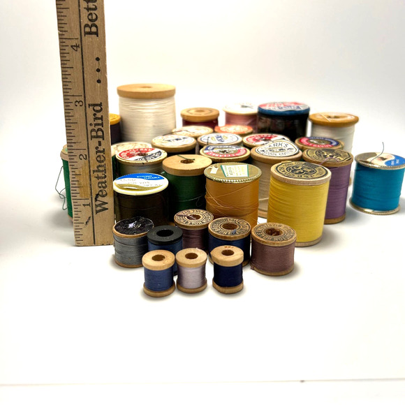 Vintage Thread On Wooden Spools Lot Of 24 Large And 8 Small Spools - Picture 11 of 11